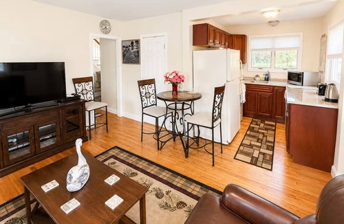Fairhaven House | Backyard Retreat/5 Min > Beach & Main St