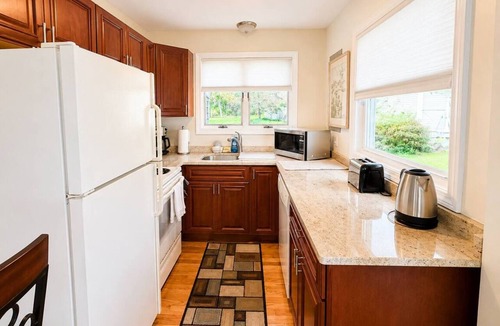 Fairhaven House | Backyard Retreat/5 Min > Beach & Main St