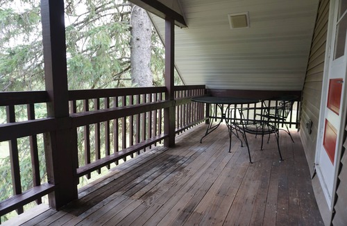 Hayward Cabin | Backyard Trails and Lake Hayward with Canoe!