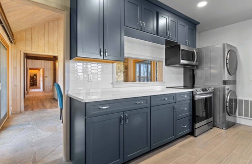 Baileys Harbor House | Baileys Harbor Lakefront Abode: Waterfront Haven