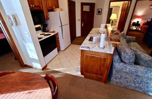 Baileys Harbor Hotel | Baileys Harbor Yacht Club Resort
