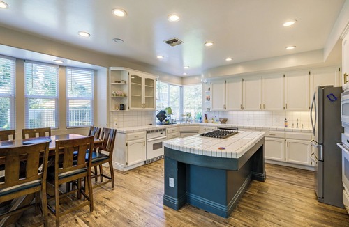 Greenacres House | Bakersfield Vacation Rental w/ Private Pool!