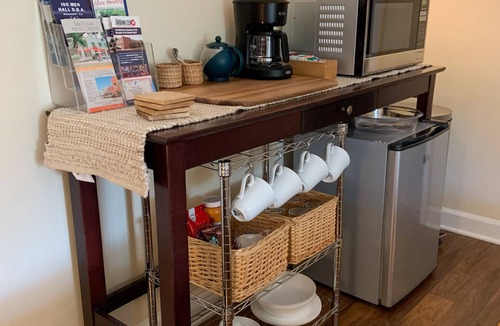 Bay St Louis Apartment | Bamboo Room Oasis Private King Guest Suite 5 Min to Beach & Casinos!