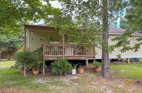 Bay St Louis Apartment | Bamboo Room Oasis Private King Guest Suite 5 Min to Beach & Casinos!
