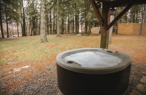 Winneconne Cabin | Barndominium with Goats, Hot Tub, Forest & River