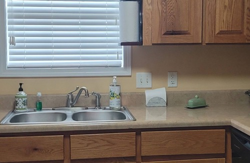 Enterprise House | Baseball and softball fans! Two-bedroom near Enterprise State Comm. College.
