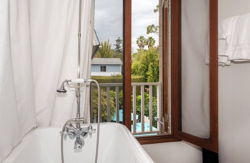 Oak Park Bed & Breakfast | Bath Street Inn