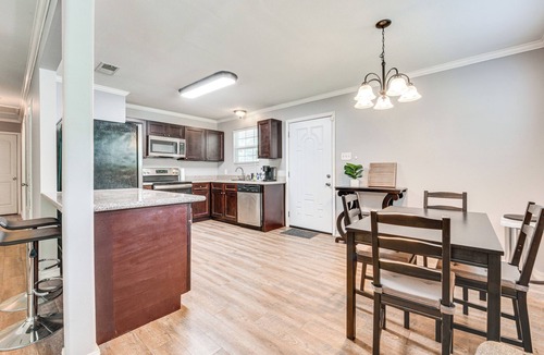 Broadmoor House | Baton Rouge Home w/Yard ~ 14 Mi to Downtown!