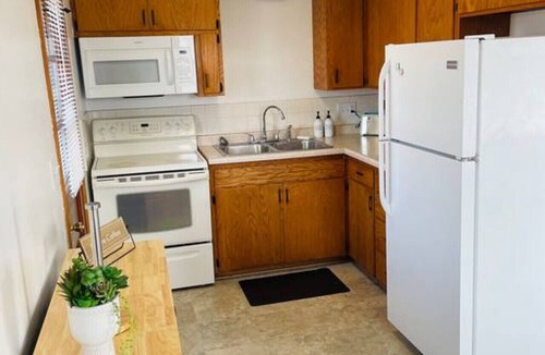 Appleton Apartment | Bay Street Unit 3 · Charming & Cozy APT-Free Parking