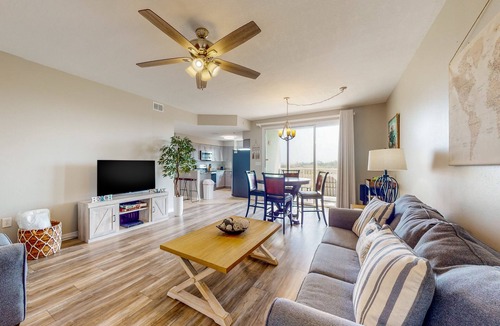 Fort Morgan Condo | Bay View Condo with Private Balcony, AC, WiFi & Access to Shared Hot Tubs/Pools