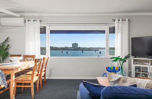 South Mission Beach Apartment | Bayfront 1-BR with Stunning View Steps to the Sand