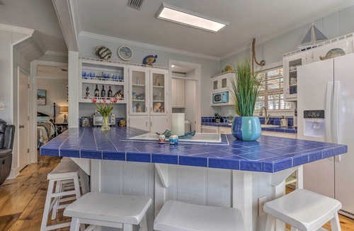 Dauphin Island House | Bayfront Home with Kayaks, Paddleboards and Bikes