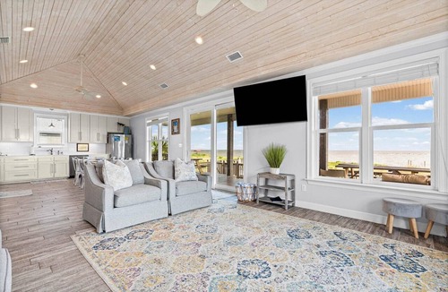 Dauphin Island House | Bayfront with Private Pool! Outdoor games, modern style! - The Blue Crab