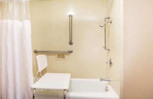 Mobile Hotel | Baymont by Wyndham Mobile/I-65