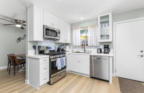 Downtown House | Beach Close 2Bed/1.5Bath w/Private Patio & Workspaces. Lemon Perch!