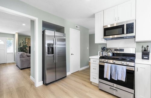 Downtown House | Beach Close 2Bed/1.5Bath w/Private Patio & Workspaces. Lemon Perch!
