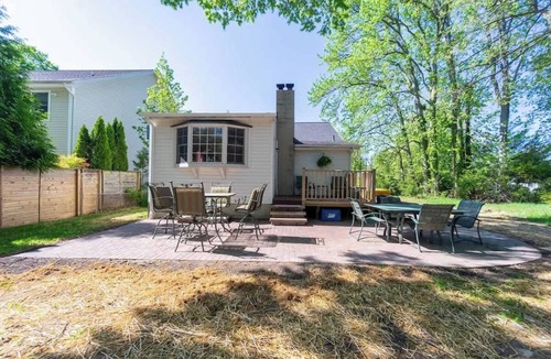 Mayo House | Beach Cottage | Walk to Beverly Triton Park