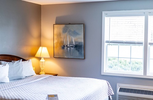 Sturgeon Bay Hotel | Beach Harbor Resort