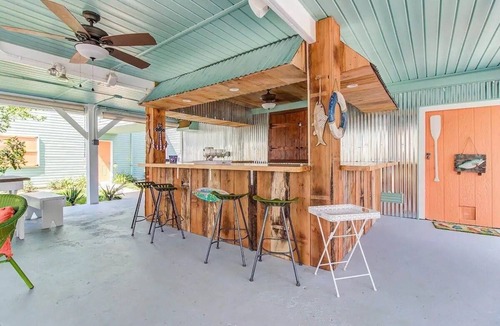 Shoreline Park House | Beach House in the Bay!