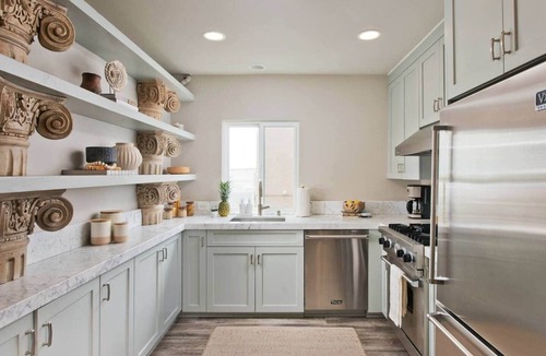 The Strand House | Beach House*Steps to Sand*Outdoor & Rooftop Patios