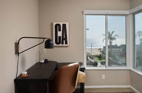 The Strand House | Beach House*Steps to Sand*Outdoor & Rooftop Patios