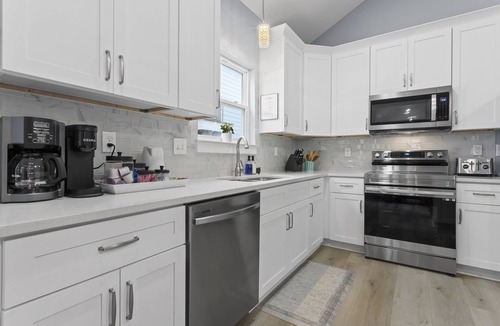 Gulfport House | Beach Oasis 5-bedroom Single-Level Family Home within walking distance to Beach