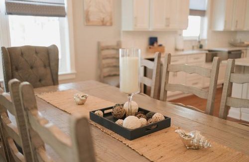 Gulfport House | Beach Retreat 11 Beds Sleeps 18 Gulfport