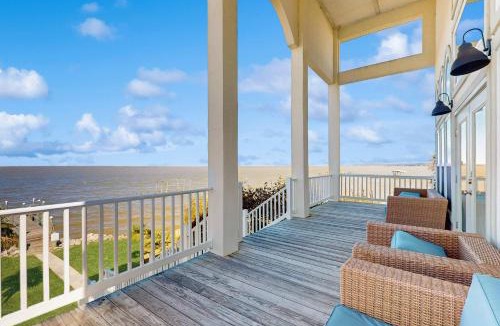 Fairhope House | Beachfront Dog-Friendly Home with Deck Private Outdoor Pool AC Grill Free WiFi