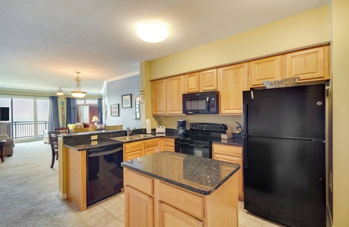 Gulfport Apartment | Beachfront Gulfport Vacation Rental w/Balcony!