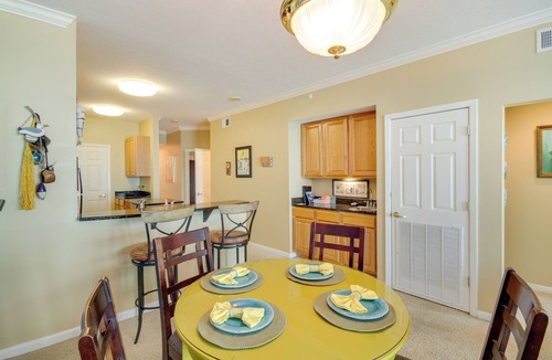 Gulfport Apartment | Beachfront Gulfport Vacation Rental w/Balcony!