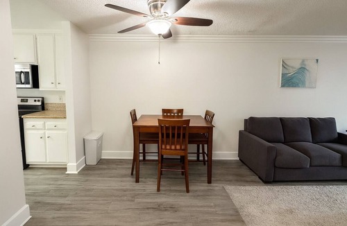 South Redondo House | Beachfront Townhome 2BR 2BA, Sleeps 8, 5 min to Sand & Pier