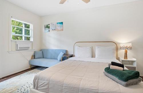 Ocean Park Apartment | Beachside Haven in Santa Monica - Steps from Ocean