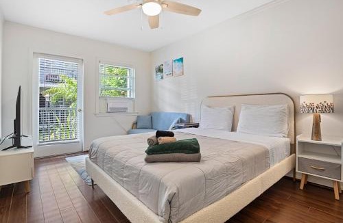 Ocean Park Apartment | Beachside Haven in Santa Monica - Steps from Ocean