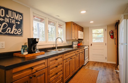 Manitowish Waters Cabin | Beachview Cabin | Dog-Friendly in Fall & Spring