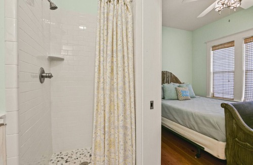 Old Town House | Beachview! Walk to the Beach! Minutes to Downtown Bay St. Louis! Sleeps 6!