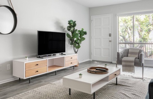 Northridge Apartment | Beautiful 1BR Apartment in Northridge Near CSUN
