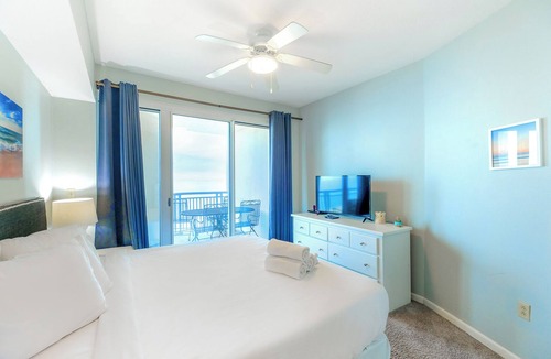Gulfport Condo | Beautiful 2 Bedroom /2 Bathroom Condo Overlooking the Gulf LT2-1304