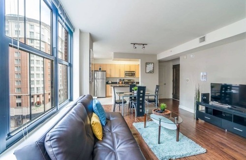 Harbor East Apartment | Beautiful 2 Bedroom Fully Furnished Apartment on Harborfront