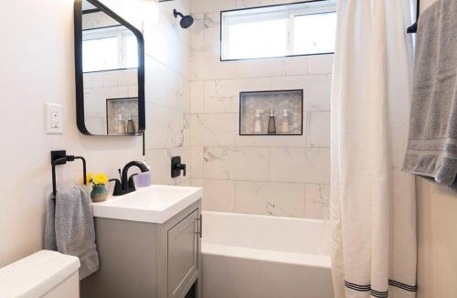 Valley Glen House | Beautiful 3 Bed 1 Bath Designer Home + Hot Tub