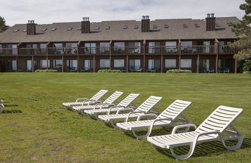 Breezy Point Apartment | Beautiful 3 bedroom unit at resort, sleeps 8