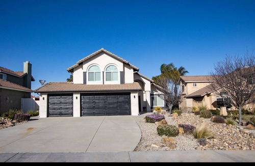 Riverside House | Beautiful 3 Bedroom Pool House.