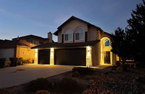 Riverside House | Beautiful 3 Bedroom Pool House.