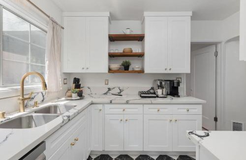 Pico - Robertson Apartment | Beautiful 3 Bedrooms Home Full Kitchen and Laundry
