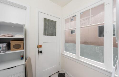 Pico - Robertson Apartment | Beautiful 3 Bedrooms Home Full Kitchen and Laundry
