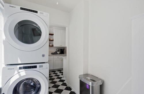 Pico - Robertson Apartment | Beautiful 3 Bedrooms Home Full Kitchen and Laundry
