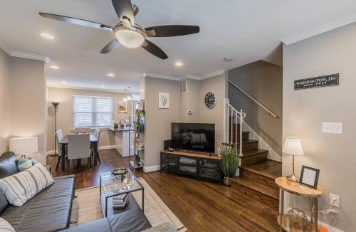 Potomac West House | Beautiful 3br 2ba House cozy backyard CozySuites