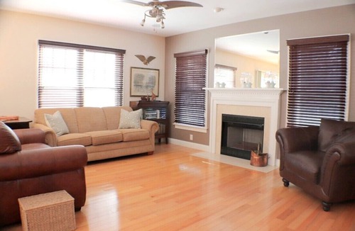Jamestown House | Beautiful 4-Bed Jamestown Colonial - 5 Min. To Newport