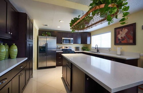 Perris House | Beautiful 4 Bedroom, 4 KING size Beds, COZY