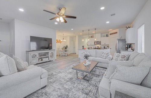 Shenandoah House | Beautiful 4-bedroom Brand New Modern House Bella with pool and park