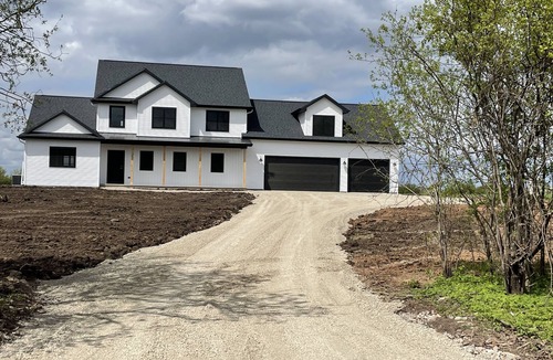 Butte Des Morts House | Beautiful 4 BR Home 10 miles from EAA!